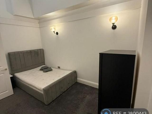 Apartment for rent in Wrenthorpe, West Yorkshire