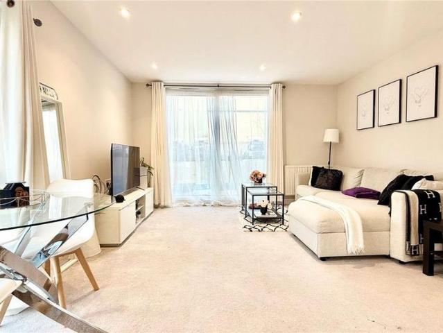 Apartment for rent in Kennet Island, Reading