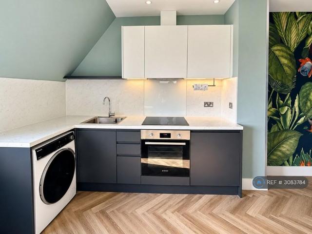 Apartment for rent in Leatherhead, Mole Valley