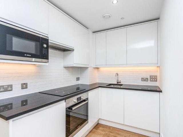Flat for rent in Carshalton Beeches, Greater London