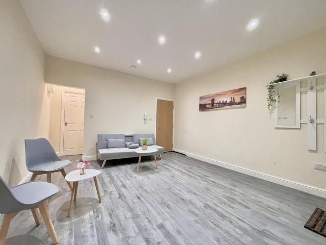 Apartment for rent in Whitkirk, Austhorpe