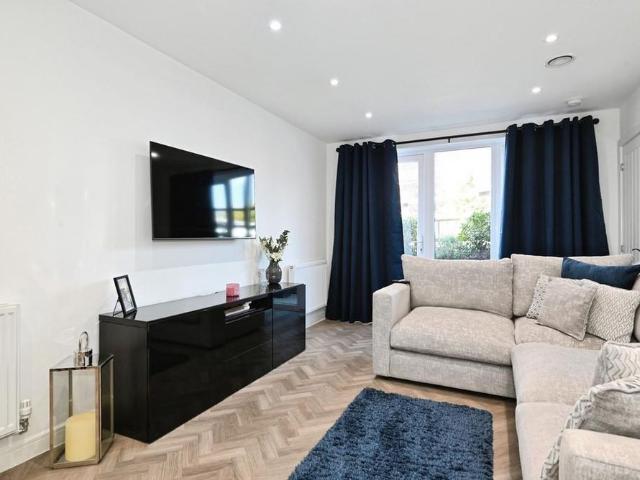 Apartment for rent in Emmbrook, Wokingham