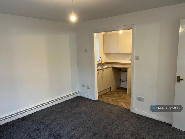 Apartment for rent in Burnedge, Greater Manchester