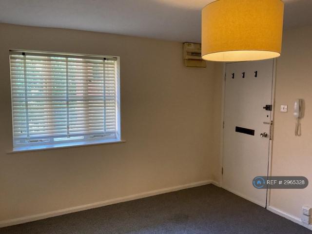 Flat for rent in Batchworth, Hertfordshire