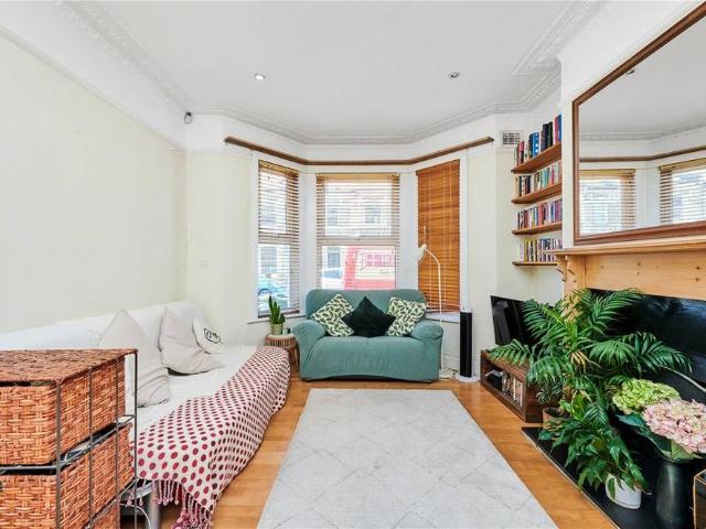 Apartment for rent in Stockwell, Greater London