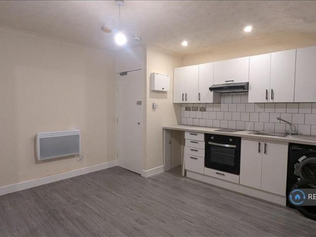Flat for rent in Revoe, Blackpool