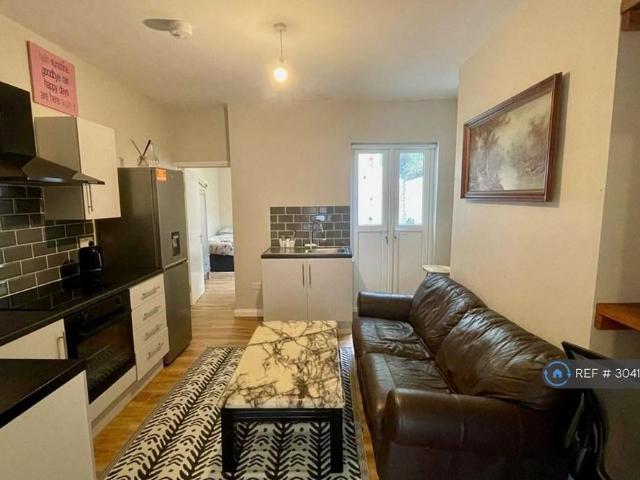 Apartment for rent in West Marina, Guestling Green
