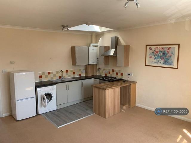 Flat for rent in Perryfields, West Sussex