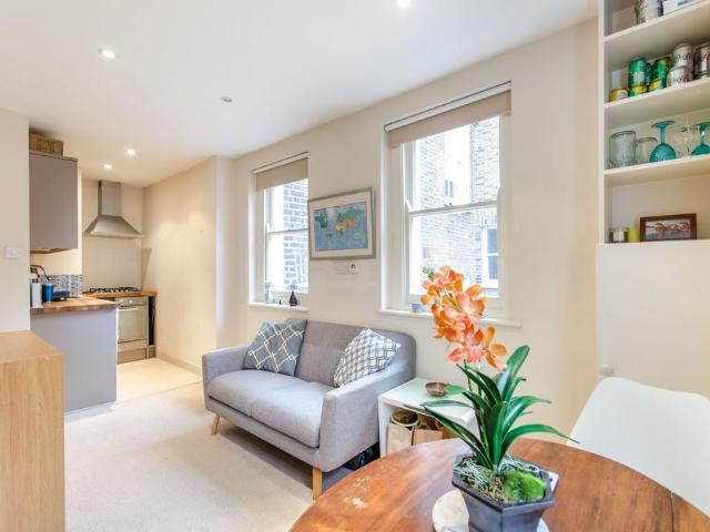Flat for rent in Earl's Court, Isle Of Man