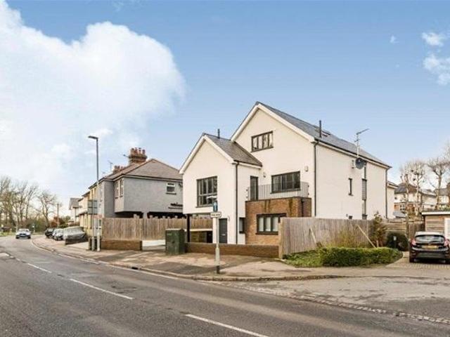 Flat for rent in Five Acres, Hertfordshire