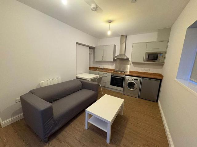 Apartment for rent in Gorseinon, Wales