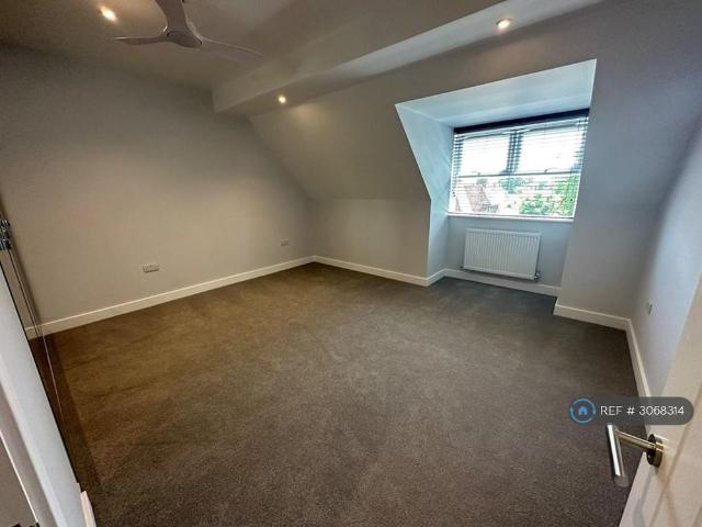 Apartment for rent in The Triangle, Reading