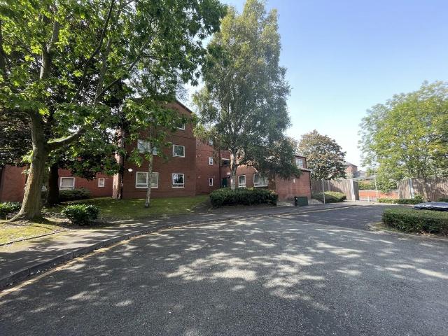 Flat for rent in Hazel Grove, Greater Manchester