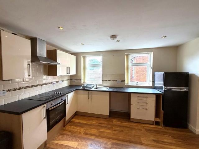 Flat for rent in Landywood, Great Chatwell