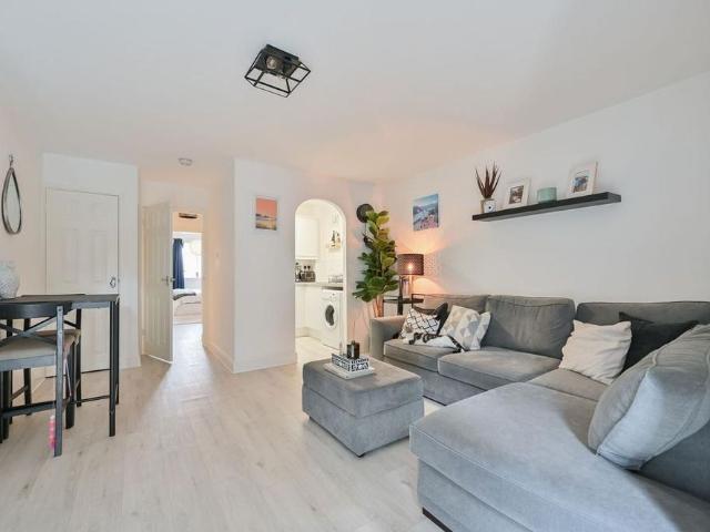 Apartment for rent in Holywell Estate, North Watford