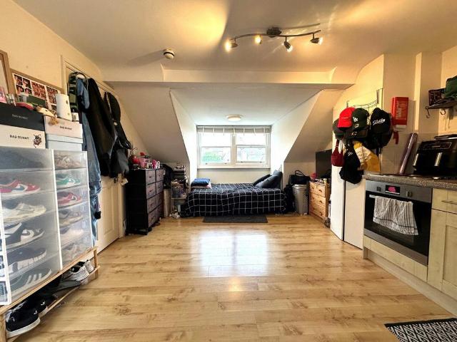 Flat for rent in Stroud Green, Greater London