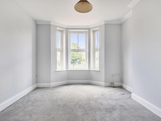 Apartment for rent in Roffey, Horsham