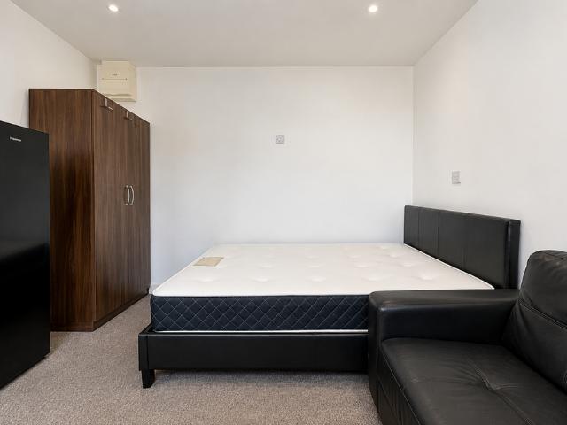 Apartment for rent in Elmfield, Leicestershire