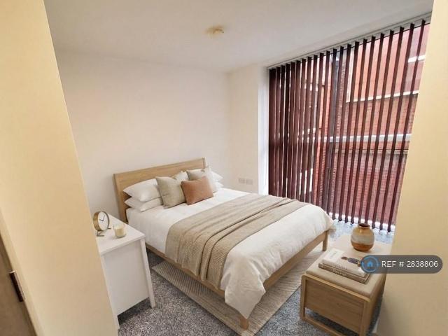 Apartment for rent in Deeplish, Burnedge