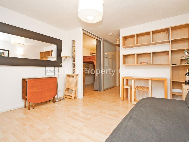 Apartment for rent in Newbury Park, Greater London
