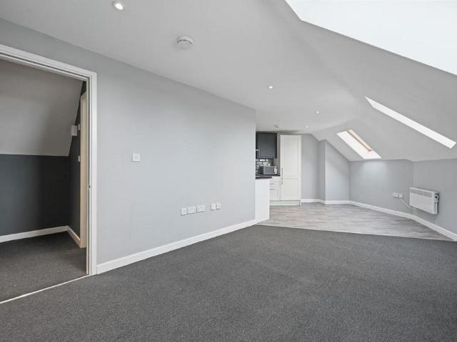 Apartment for rent in Whitton, Greater London