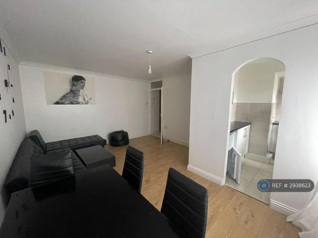 Apartment for rent in Woodside Park, Greater London