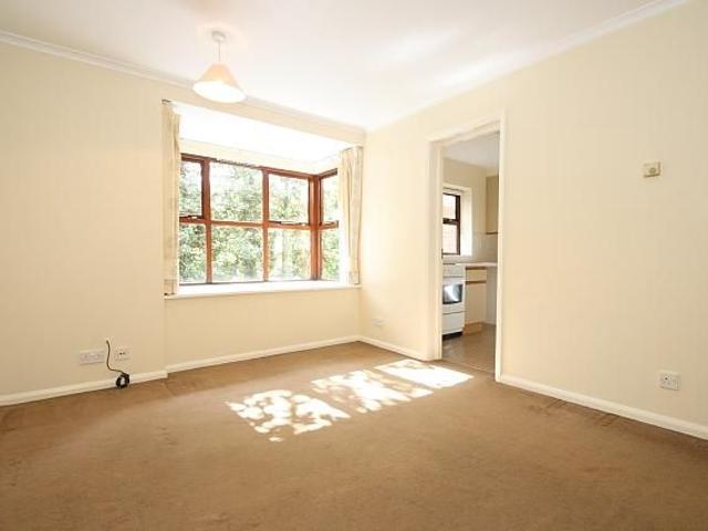 Apartment for rent in Horsell, Woking
