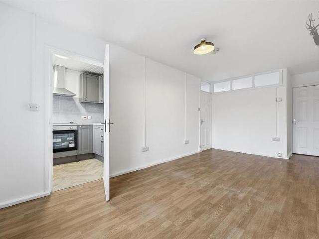 Apartment for rent in Ivy Chimneys, Epping