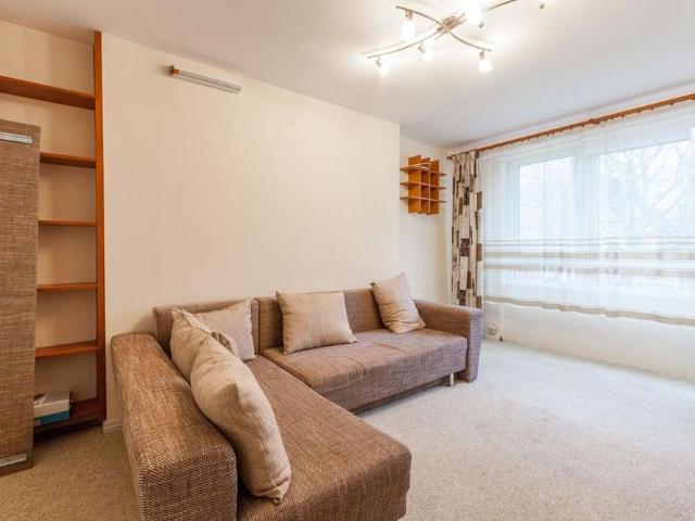 Apartment for rent in Longnor Estate, Greater London