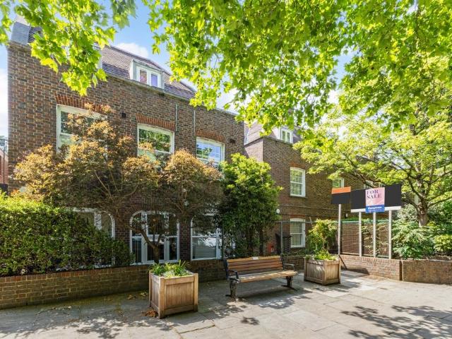 Flat for rent in Whetstone, Oakleigh Park