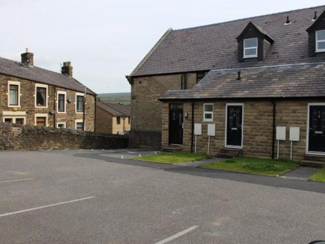Flat for rent in Charlesworth, East Midlands