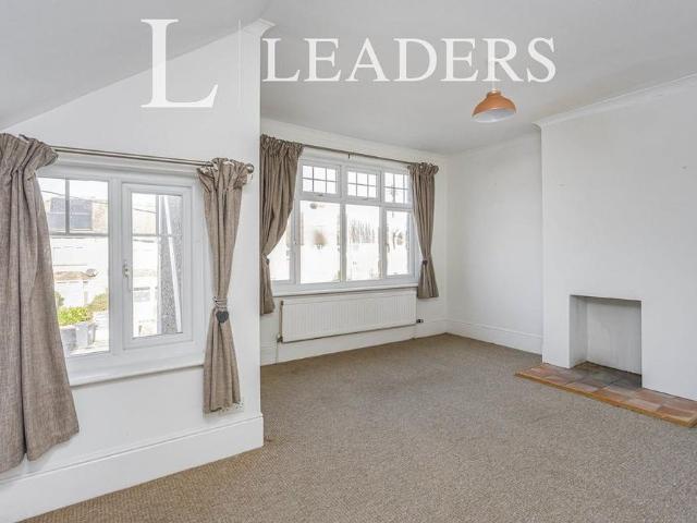 Apartment for rent in Perryfields, West Sussex
