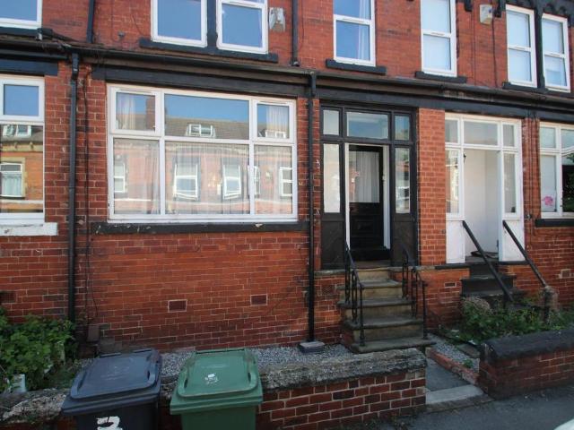 Flat for rent in Roundhay, West Yorkshire