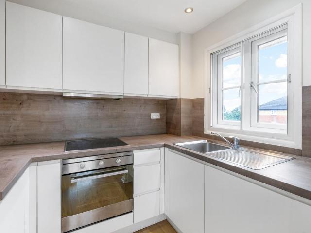 Flat for rent in London Borough of Ealing, Greater London