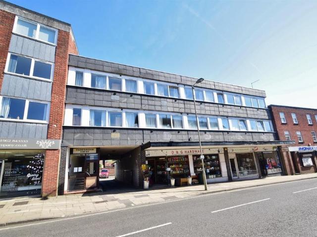 Flat for rent in The Close, Hampshire