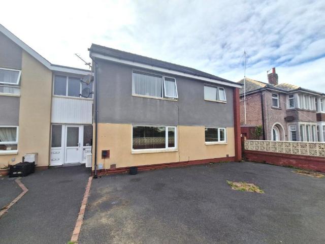 Flat for rent in Blackpool, Squires Gate