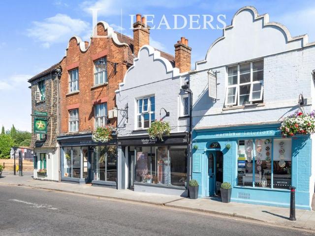 Flat for rent in Rose Hill, Pachesham Park
