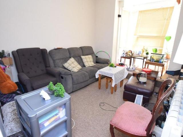 Apartment for rent in Roselands, Eastbourne