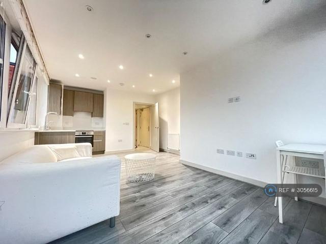 Apartment for rent in Denham, Gerrards Cross and Chalfonts Community Board, Denham Green