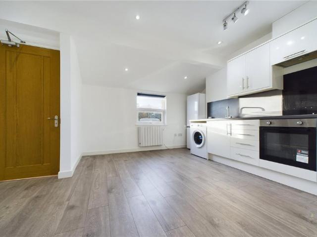 Flat for rent in Semilong, Northampton