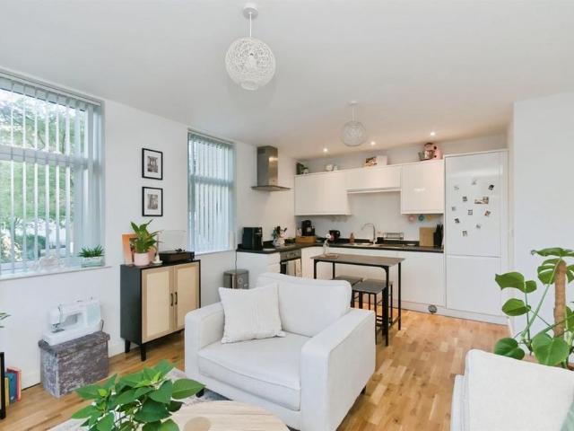 Apartment for rent in Lucastes, Mid Sussex