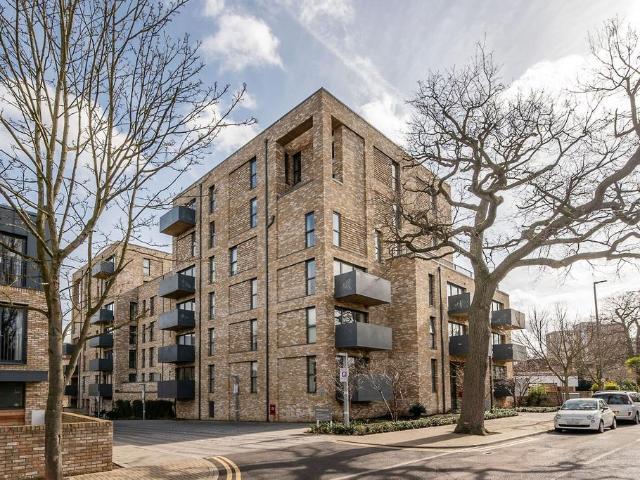 Flat for rent in Southfields, Greater London