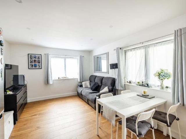 Flat for rent in London Borough of Croydon, Greater London