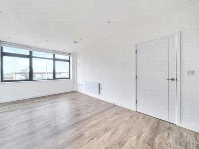 Apartment for rent in Birch Green, Lower Halliford