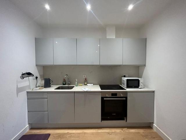 Apartment for rent in Yiewsley, Greater London