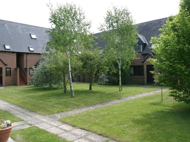 Apartment for rent in Stone with Bishopstone and Hartwell, Stone
