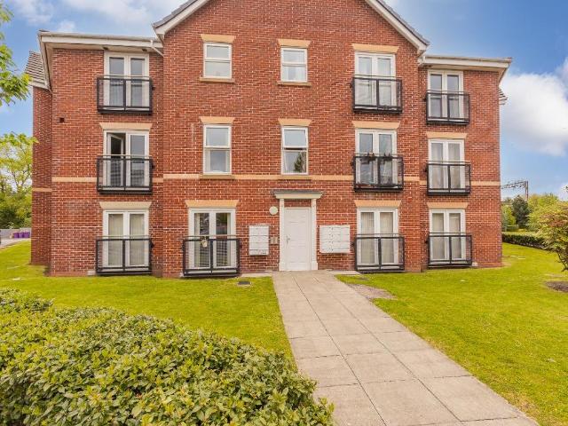 Flat for rent in Calderstones