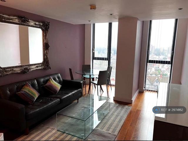 Flat for rent in London Borough of Croydon, Waddon