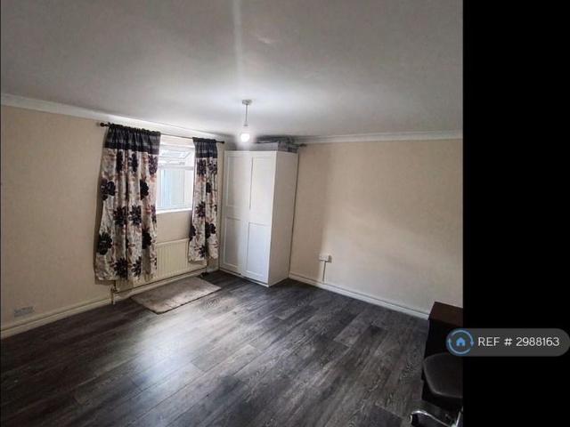 Apartment for rent in Widmore, Greater London