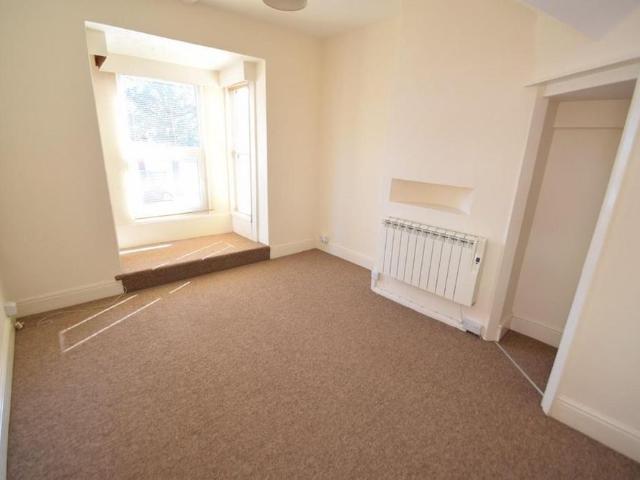 Apartment for rent in Roselands, Eastbourne